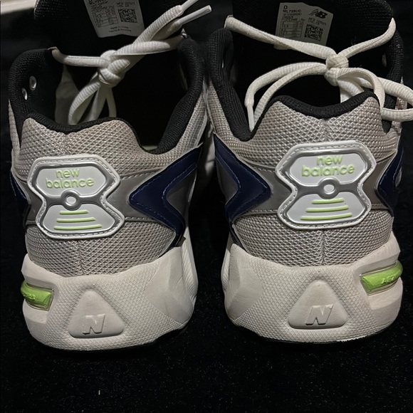 New Balance 725 Sneakers in Silver and Blue - Picture 3 of 9